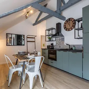 « l'atelier Du 36 » A Sur Meu , Montfort-sur-Meu France